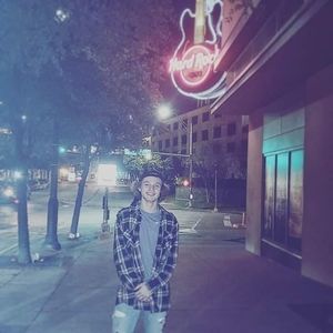 Meet your Posher, Zach